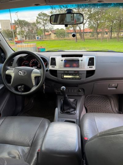 Toyota Hilux miniatura 5
