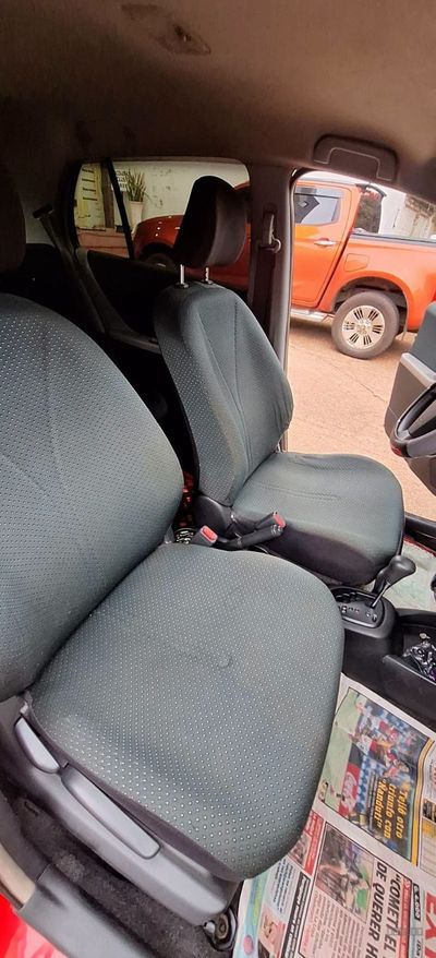 Toyota Vitz miniatura 4