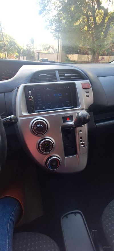 Toyota Ractis miniatura 7