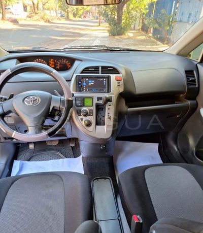 Toyota Ractis miniatura 8