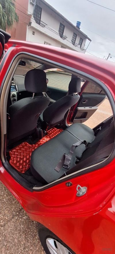 Toyota Vitz miniatura 8