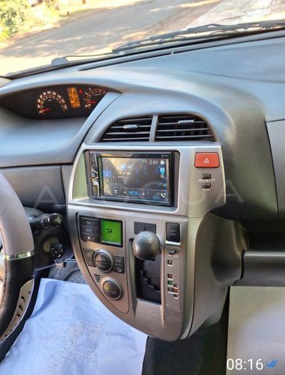 Toyota Ractis miniatura 10