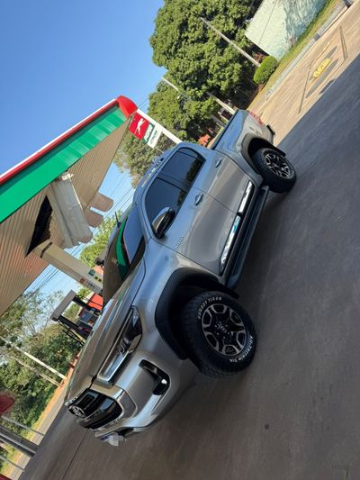 Toyota Hilux miniatura 15