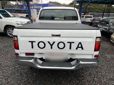 Toyota Hilux miniatura 4