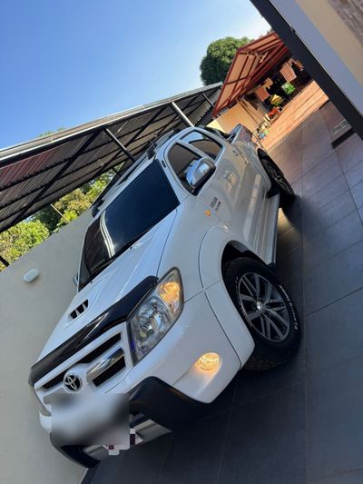 Toyota Hilux miniatura 2
