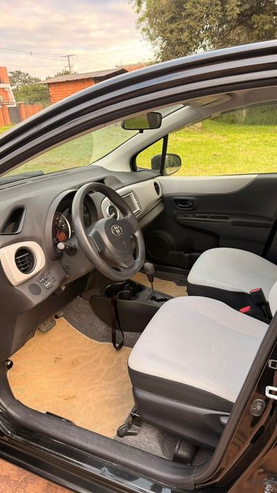 Toyota Vitz miniatura 6