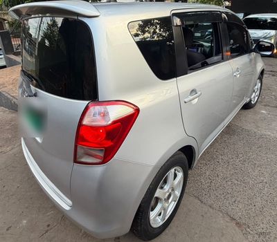 Toyota Ractis miniatura 6