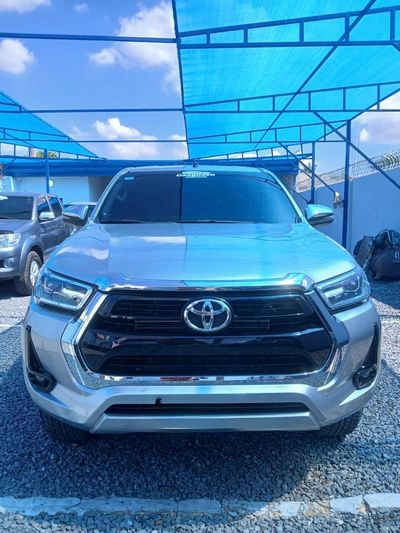 Toyota Hilux miniatura 3