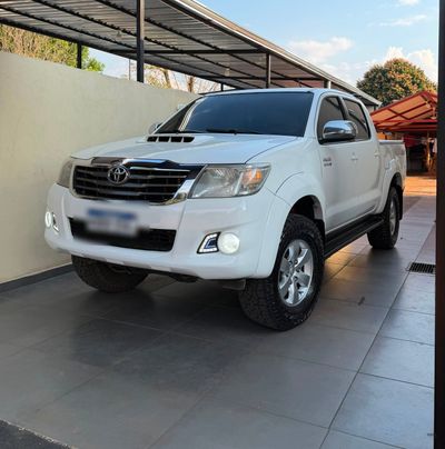 Toyota Hilux thumbnail 1