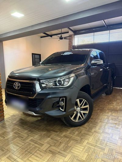 Toyota Hilux miniatura 2