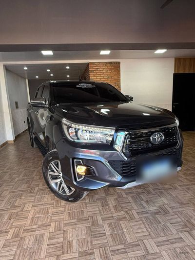 Toyota Hilux miniatura 18
