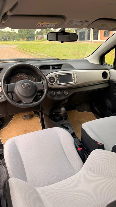 Toyota Vitz miniatura 5