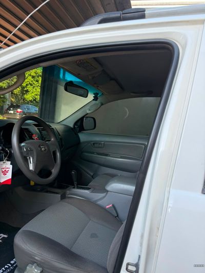 Toyota Hilux miniatura 6