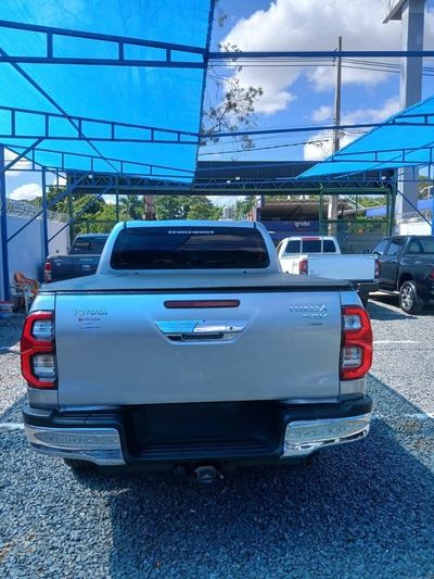 Toyota Hilux miniatura 6