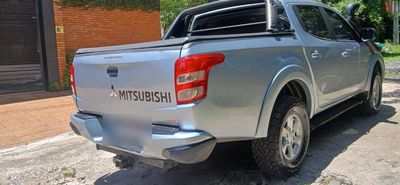 Mitsubishi Triton miniatura 15