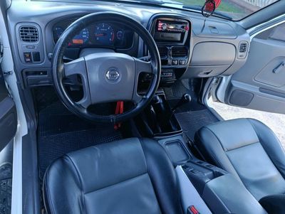Nissan Frontier miniatura 9