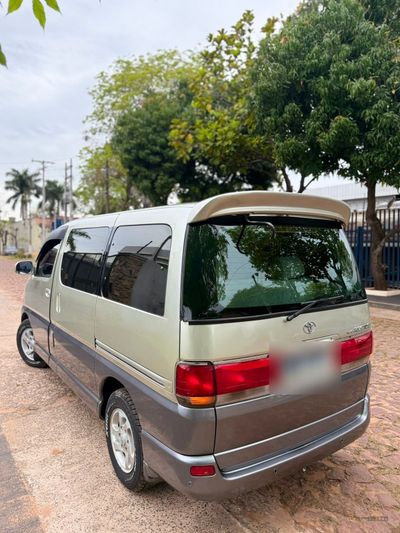 Toyota Regius miniatura 8