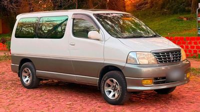 Toyota Gran Hiace miniatura 3