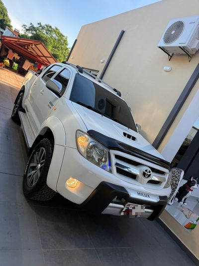 Toyota Hilux miniatura 12