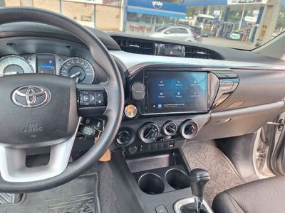Toyota Hilux miniatura 5