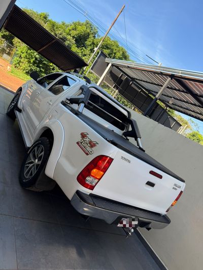 Toyota Hilux miniatura 10