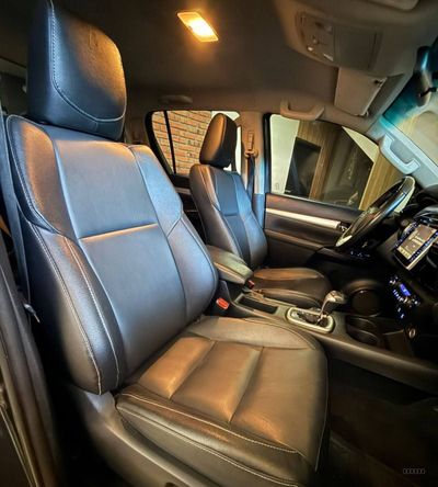 Toyota Hilux miniatura 9