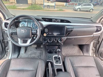Toyota Hilux miniatura 10