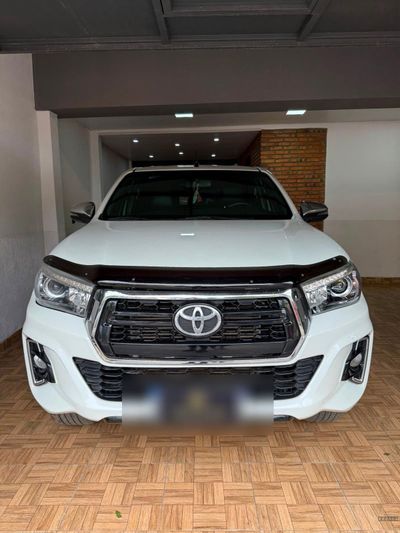 Toyota Hilux miniatura 13