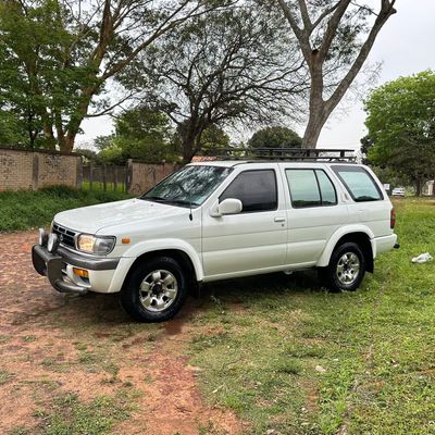 Nissan Terrano miniatura 8