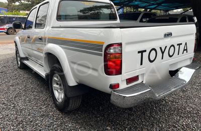 Toyota Hilux miniatura 5