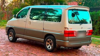 Toyota Gran Hiace miniatura 2