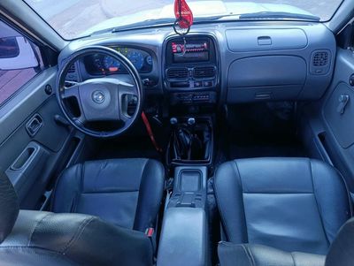 Nissan Frontier miniatura 10