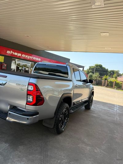 Toyota Hilux miniatura 7