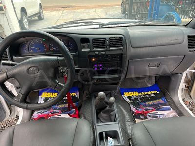 Toyota Hilux miniatura 12