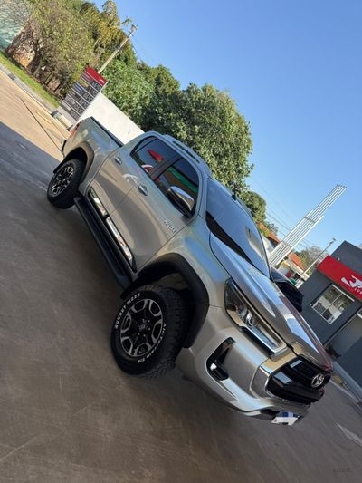 Toyota Hilux miniatura 10
