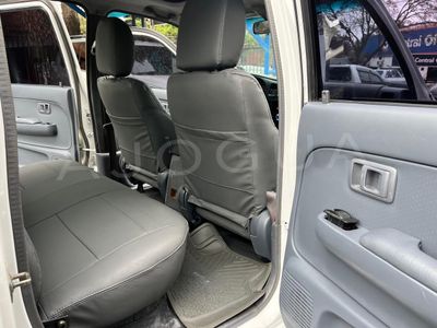 Toyota Hilux miniatura 9