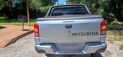 Mitsubishi Triton miniatura 17