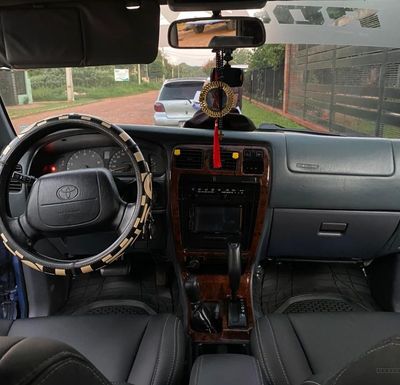 Toyota Hilux Surf miniatura 4
