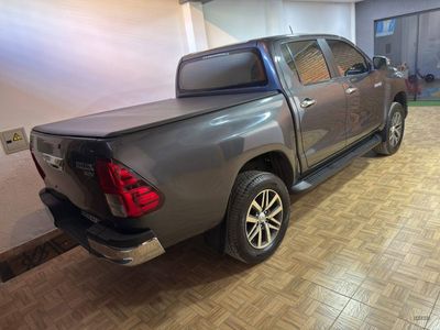 Toyota Hilux miniatura 14