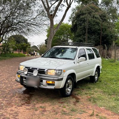 Nissan Terrano miniatura 2