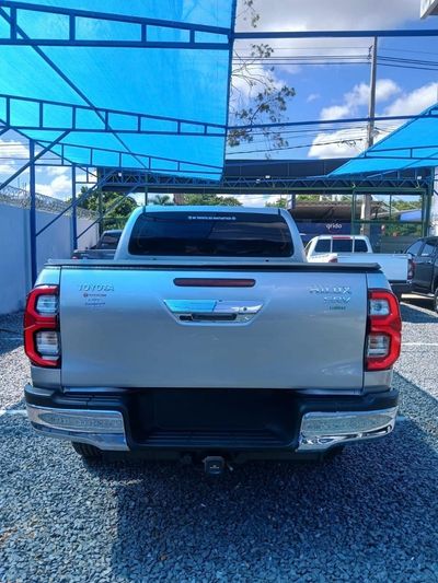 Toyota Hilux miniatura 12