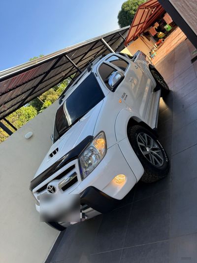 Toyota Hilux miniatura 15