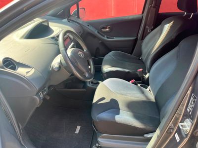 Toyota Vitz miniatura 2