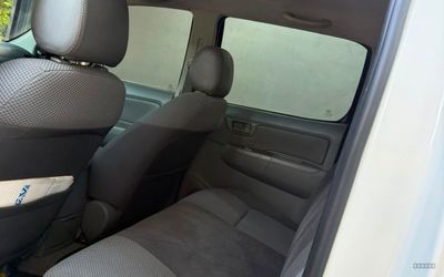 Toyota Hilux miniatura 16