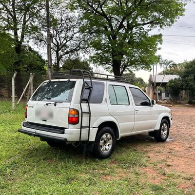 Nissan Terrano miniatura 7