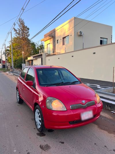 Toyota Vitz miniatura 2