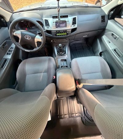 Toyota Hilux miniatura 13