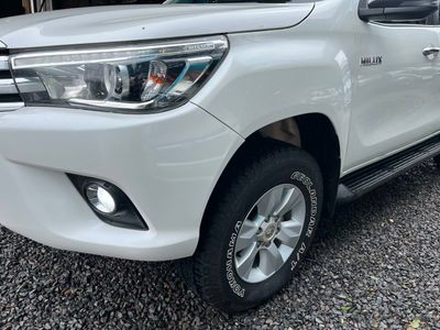 Toyota Hilux miniatura 7