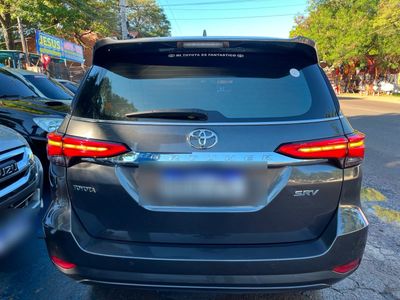 Toyota Fortuner miniatura 4