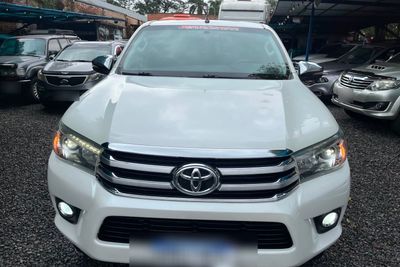 Toyota Hilux miniatura 12